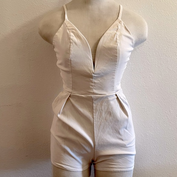 Solemio Los Angeles Wired Deep V White Romper - Picture 1 of 2